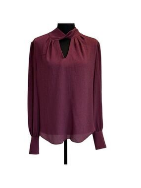 RW&CO Maroon Burgundy pleated Twisted-Mockneck peephole Blouse long sleeve Sz M